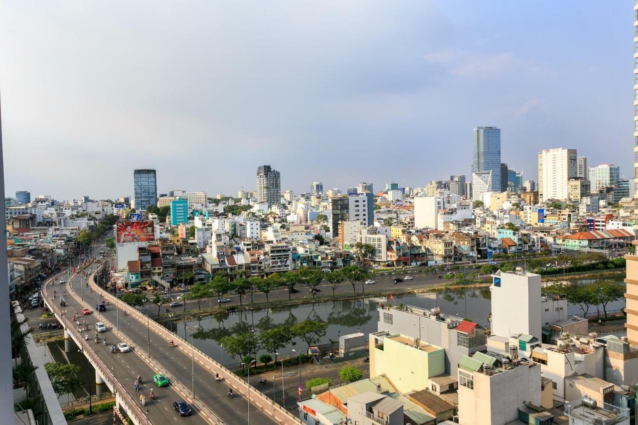 Saigon Banhada - Rivergate - Infinity Pool Ciudad Ho Chi Minh  Exterior foto